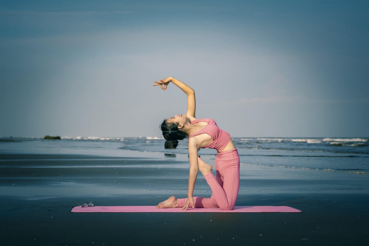 Live vinyasa yoga class